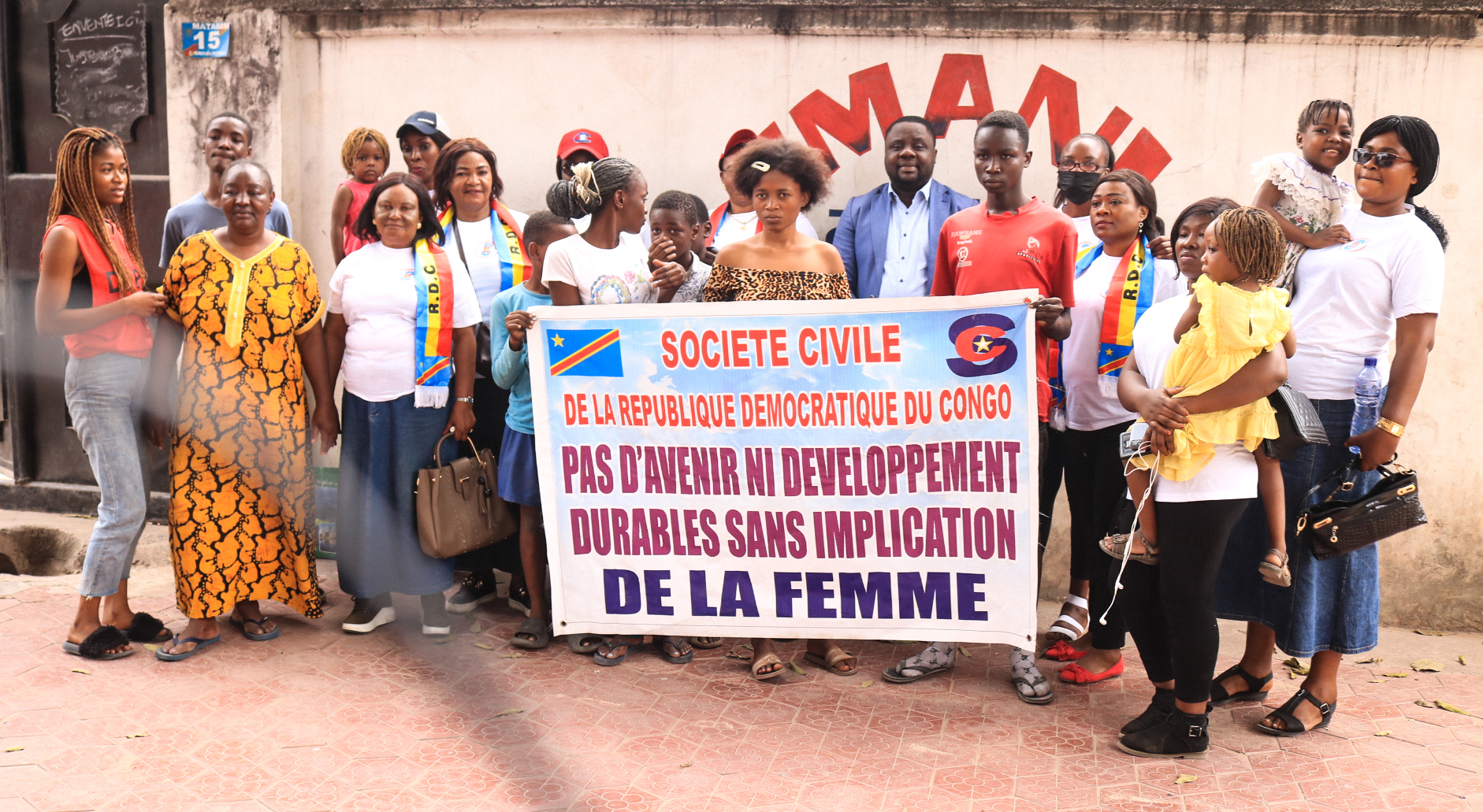 Visite du Secrétariat National en charge du Genre Famille et Enfant à travers la ligue de Femmes à l’Orphelinat Imani à Kinsuka pêcheurs dans la Commune de Ngaliema.
